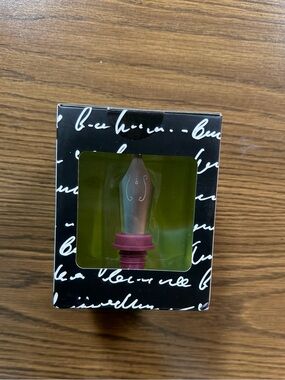 The Write Flow wine pourer/aerator